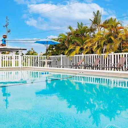 Poolside King Cottage With Kitchen - 10 Minutes To Beach! Форт Майерс Екстериор снимка