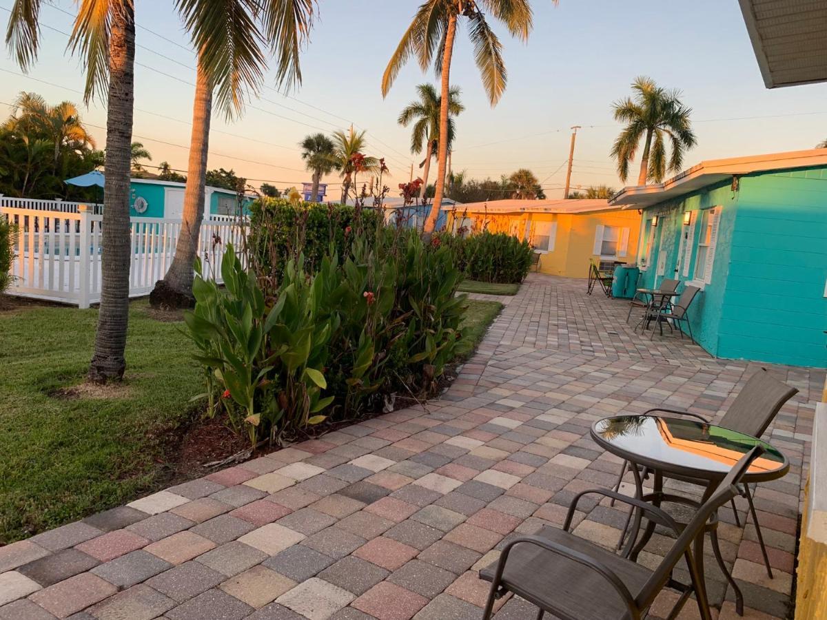 Poolside King Cottage With Kitchen - 10 Minutes To Beach! Форт Майерс Екстериор снимка
